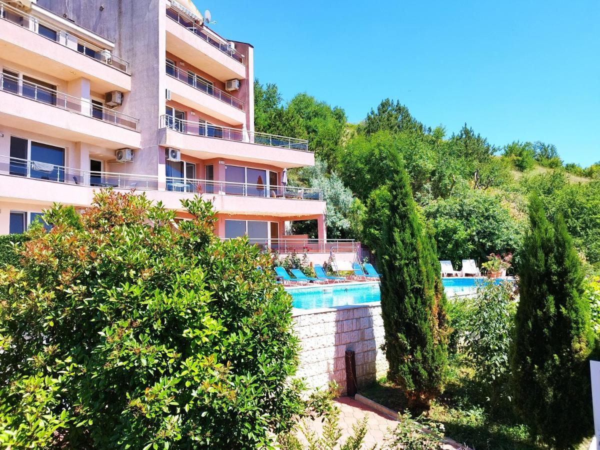 Green, Quiet And Beautiful 1 Kavarna Exterior foto