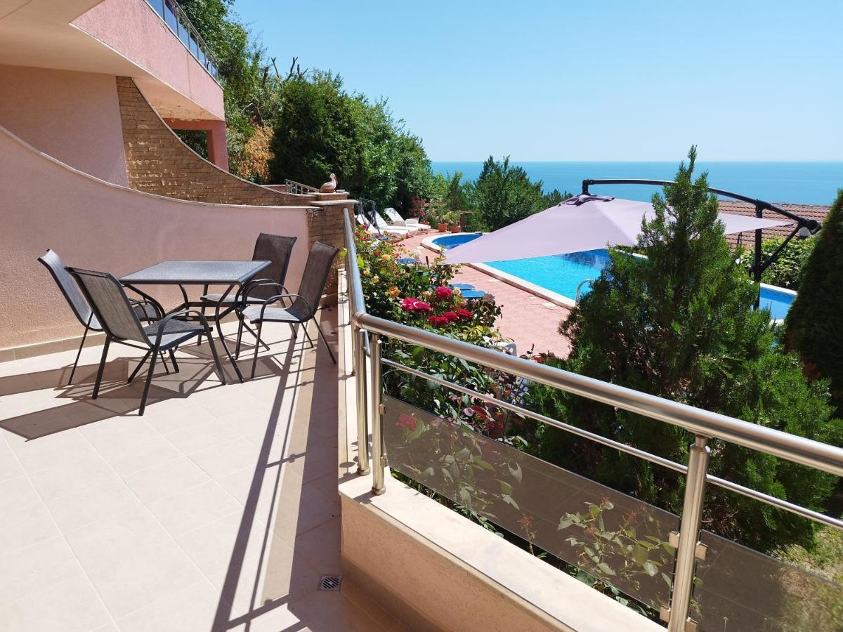 Green, Quiet And Beautiful 1 Kavarna Exterior foto