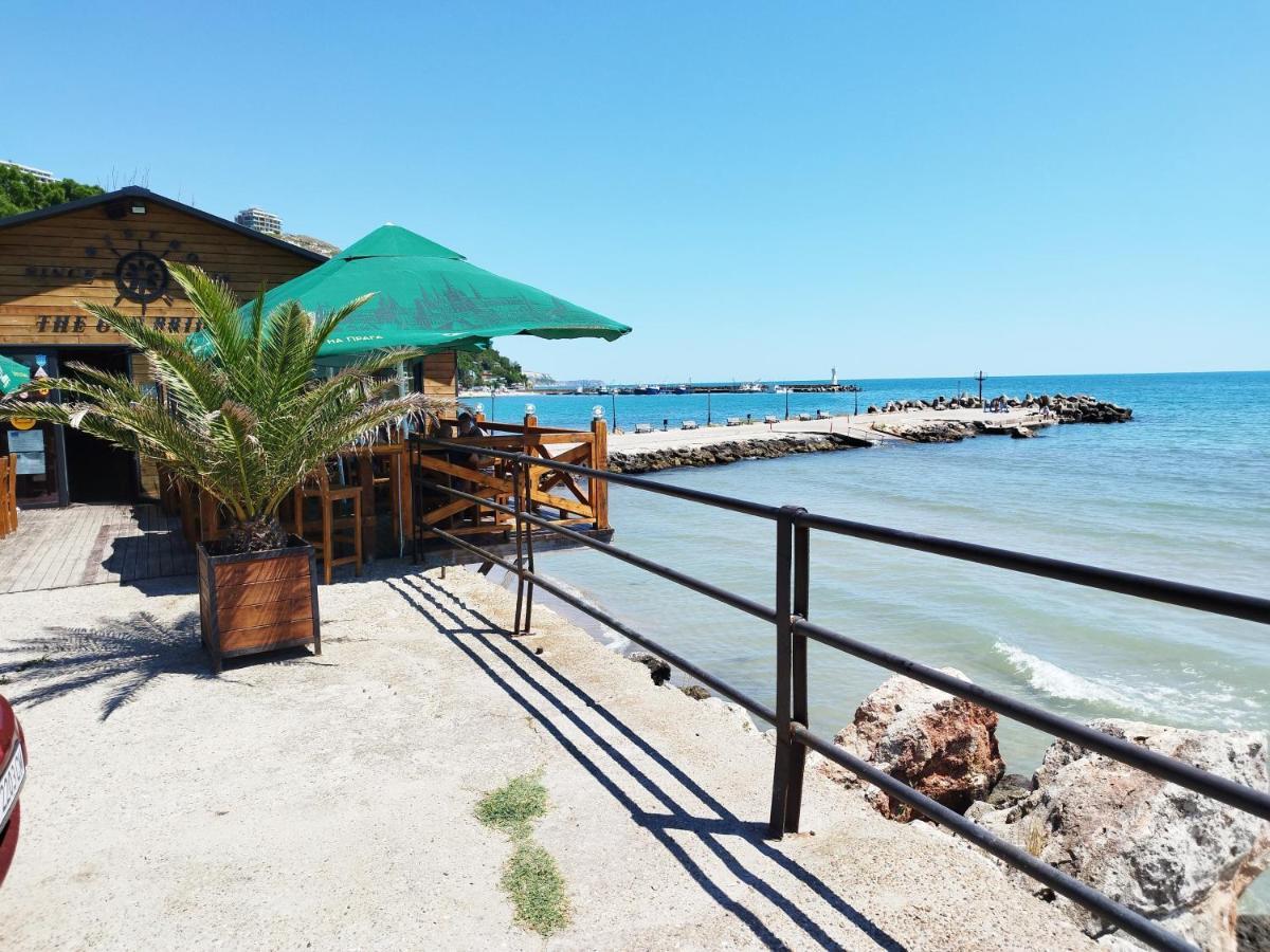 Green, Quiet And Beautiful 1 Kavarna Exterior foto